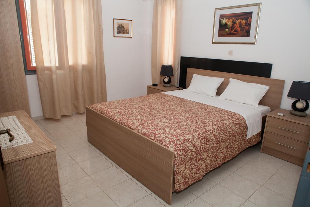 Palmira Apartments Makrýgialos Quarto foto